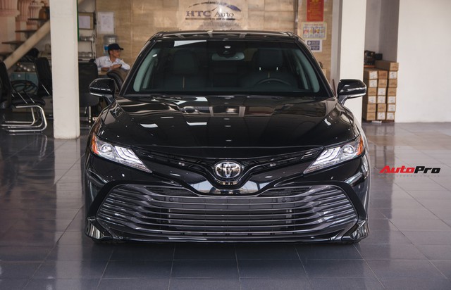Khám phá Toyota Camry thế hệ mới đầu tiên VN: nhập Mỹ chất chơi, giá 2,5 tỷ đồng ngang Lexus ES250 - Ảnh 2.