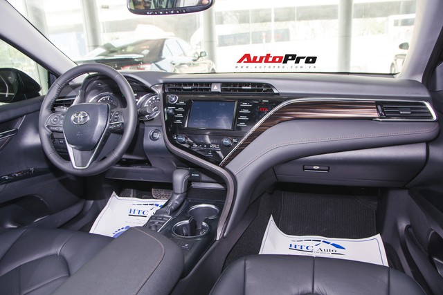 Khám phá Toyota Camry thế hệ mới đầu tiên VN: nhập Mỹ chất chơi, giá 2,5 tỷ đồng ngang Lexus ES250 - Ảnh 3.