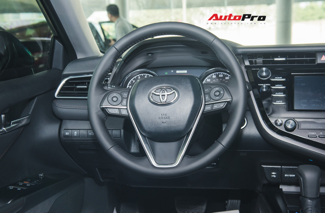 Khám phá Toyota Camry thế hệ mới đầu tiên VN: nhập Mỹ chất chơi, giá 2,5 tỷ đồng ngang Lexus ES250 - Ảnh 8.