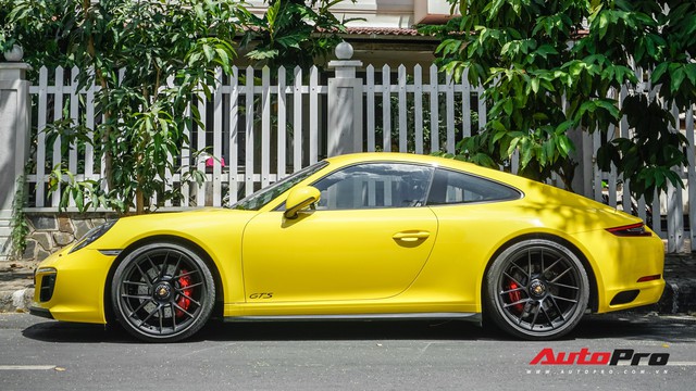 Porsche 911 Carrera GTS màu vàng 8,11 tỷ đồng của dân chơi Sài Thành - Ảnh 2. Porsche 911 Carrera GTS màu vàng 8,11 tỷ đồng của dân chơi Sài Thành - Ảnh 2.