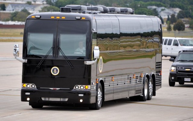 Ngắm siêu xe buýt của Tổng thống Mỹ - Ảnh 2.