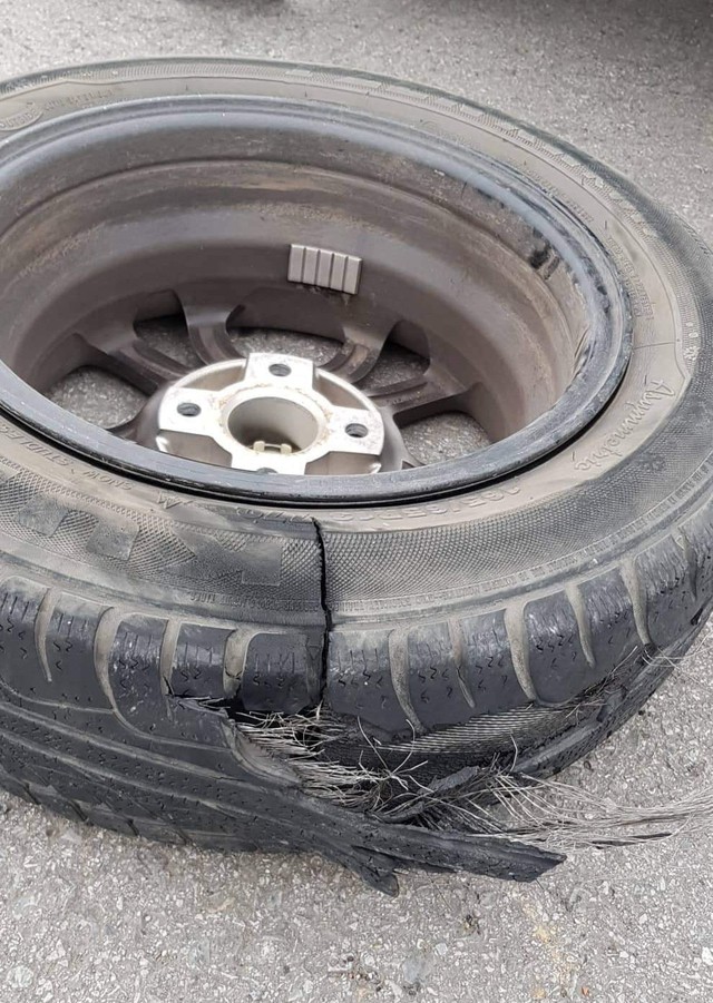 Chia sẻ vụ nổ lốp trên cao tốc Hà Nội - Thái Nguyên, chủ xe Kia Morning nhận cái kết ‘muối mặt’ vì chi tiết này - Ảnh 2.