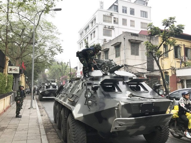 Cận cảnh dàn xe thiết giáp bảo vệ Chủ tịch Kim Jong Un khi tới Hà Nội - Ảnh 8.