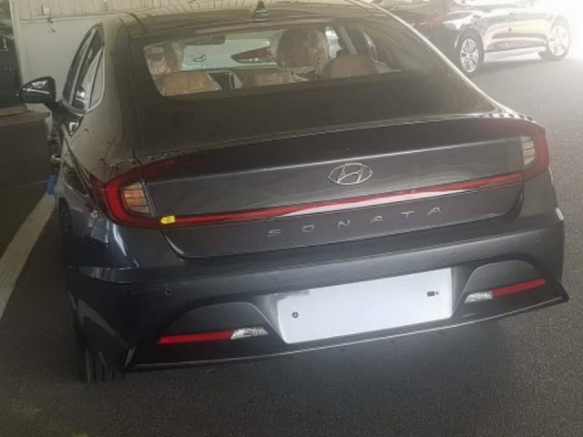 Hyundai Sonata đời mới lộ thêm ảnh nóng, khoe trọn đầu đuôi và cả cabin - Ảnh 2. Hyundai Sonata đời mới lộ thêm ảnh nóng, khoe trọn đầu đuôi và cả cabin - Ảnh 2.