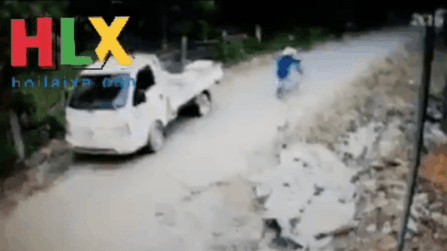 CLIP: Đâm văng người phụ nữ dắt xe đạp, tài xế tiếp tục gây họa khiến tất cả bức xúc