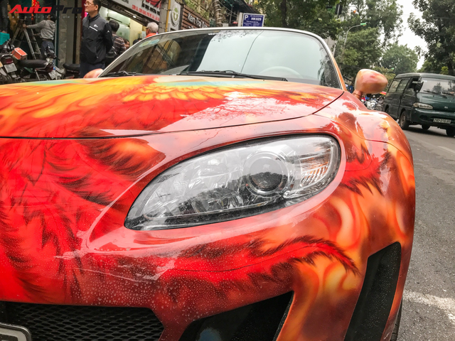 Mazda MX-5 của dân chơi Hà Nội trang trí táo bạo bằng phượng lửa - Ảnh 8. Mazda MX-5 của dân chơi Hà Nội trang trí táo bạo bằng phượng lửa - Ảnh 8.