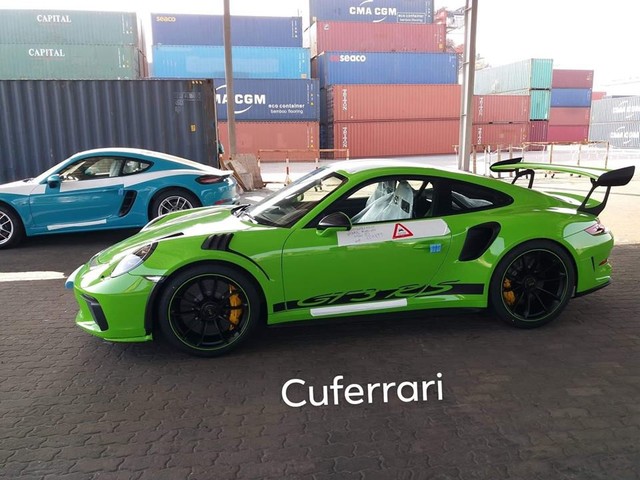 Đại gia Việt chơi trội, thêm chiếc Porsche 911 GT3 RS màu hiếm giá 14 tỷ đồng cập cảng - Ảnh 1.
