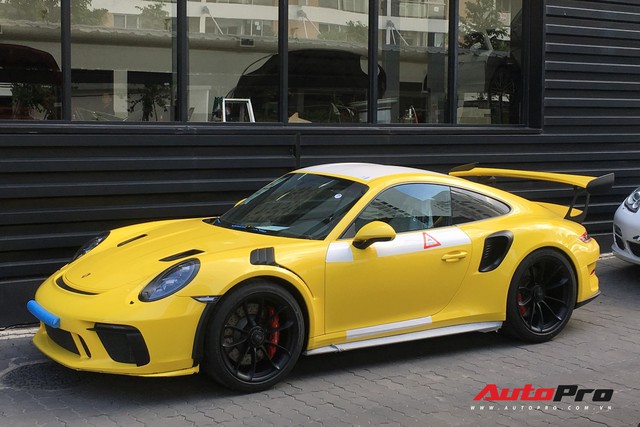 Đại gia Việt chơi trội, thêm chiếc Porsche 911 GT3 RS màu hiếm giá 14 tỷ đồng cập cảng - Ảnh 2. Đại gia Việt chơi trội, thêm chiếc Porsche 911 GT3 RS màu hiếm giá 14 tỷ đồng cập cảng - Ảnh 2.