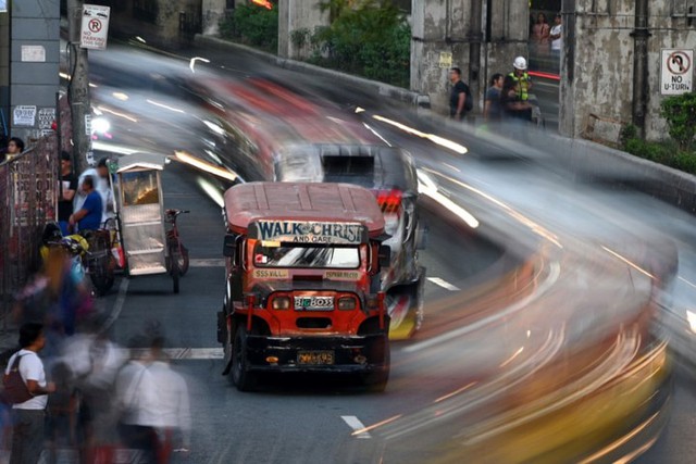 Hình ảnh “chất lừ” của xe buýt nhỏ jeepney trên đường phố Manila - Ảnh 12.