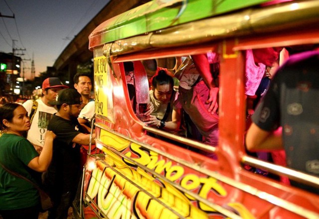 Hình ảnh “chất lừ” của xe buýt nhỏ jeepney trên đường phố Manila - Ảnh 7.