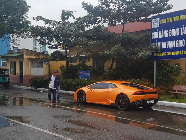 Đầu cầu Đà Nẵng cũng thể hiện độ chơi với bộ đôi siêu xe Lamborghini độ khủng - Ảnh 5.