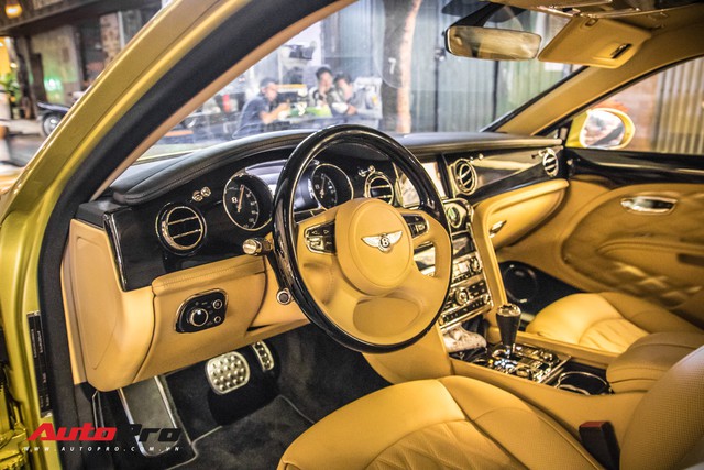 Ông chủ Đại Nam chi hơn 50 tỷ đồng mua Bentley Mulsanne EWB màu siêu độc tặng vợ dịp Tết - Ảnh 13.