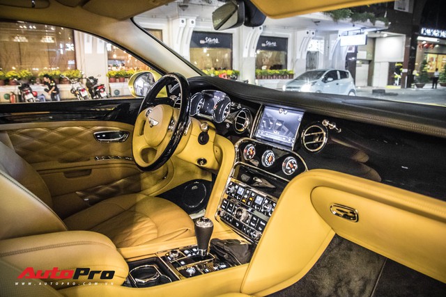 Ông chủ Đại Nam chi hơn 50 tỷ đồng mua Bentley Mulsanne EWB màu siêu độc tặng vợ dịp Tết - Ảnh 14.