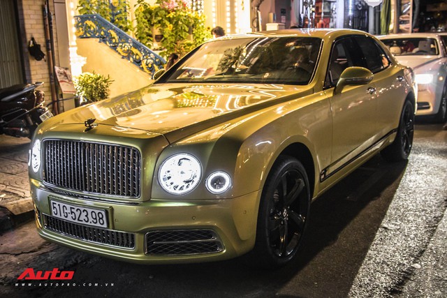Ông chủ Đại Nam chi hơn 50 tỷ đồng mua Bentley Mulsanne EWB màu siêu độc tặng vợ dịp Tết - Ảnh 16.