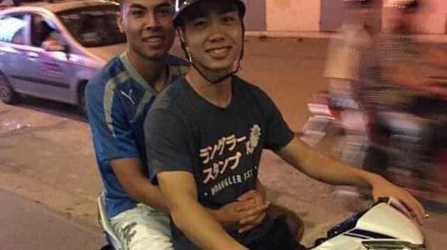 Khi đồng đội xây nhà, sắm xế hộp bạc tỷ, Đức Huy chỉ cần một chiếc xe máy Honda Cub giản dị