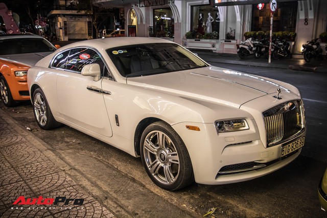Điểm mặt bộ 3 Rolls-Royce và Bentley độc đáo của đại gia Dũng lò vôi trưng trên phố dịp cuối năm - Ảnh 6.