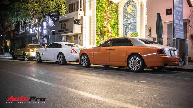 Điểm mặt bộ 3 Rolls-Royce và Bentley độc đáo của đại gia Dũng lò vôi trưng trên phố dịp cuối năm - Ảnh 13.