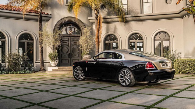 Rolls-Royce giới thiệu phiên bản Năm con lợn: Liệu đại gia Việt nào sẽ mạnh tay vung tiền? - Ảnh 6. Rolls-Royce giới thiệu phiên bản Năm con lợn: Liệu đại gia Việt nào sẽ mạnh tay vung tiền? - Ảnh 6.