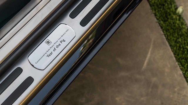 Rolls-Royce giới thiệu phiên bản Năm con lợn: Liệu đại gia Việt nào sẽ mạnh tay vung tiền? - Ảnh 7. Rolls-Royce giới thiệu phiên bản Năm con lợn: Liệu đại gia Việt nào sẽ mạnh tay vung tiền? - Ảnh 7.
