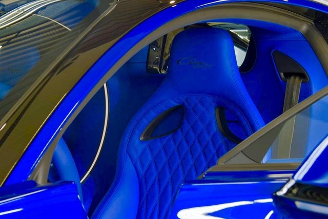 Bugatti Chiron Sport đầu tiên xanh biếc đã tới tay dân chơi Ả-rập - Ảnh 5.