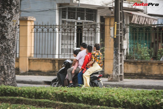Dân Hà Nội đi chơi Tết: 1001 kiểu diện nhưng đều giống nhau ở 1 điểm chết người này - Ảnh 5. Dân Hà Nội đi chơi Tết: 1001 kiểu diện nhưng đều giống nhau ở 1 điểm chết người này - Ảnh 5.