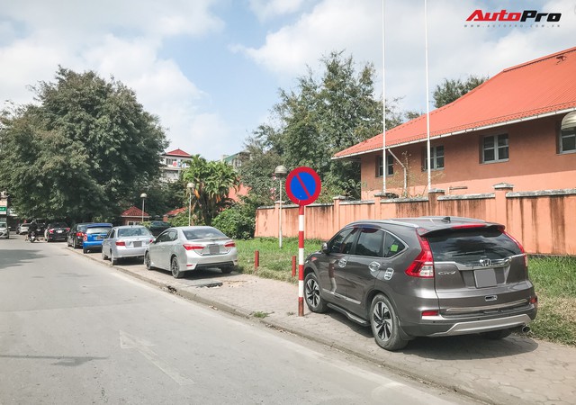 Dân Hà Nội đi chơi Tết: 1001 kiểu diện nhưng đều giống nhau ở 1 điểm chết người này - Ảnh 11. Dân Hà Nội đi chơi Tết: 1001 kiểu diện nhưng đều giống nhau ở 1 điểm chết người này - Ảnh 11.