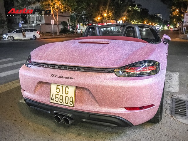 Bộ cánh hồng độc nhất vô nhị trên chiếc Porsche Boxster tại Sài Gòn khiến người ta hoa mắt khi nhìn gần - Ảnh 6.