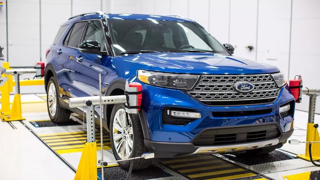 Bật mí cách Ford biến Explorer 2020 thành "rạp phim" 4 bánh