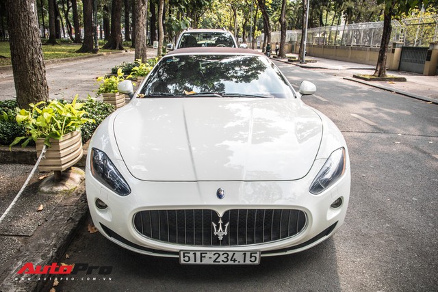 Bộ đôi Aston Martin và Maserati mui trần hàng hiếm du xuân trên phố Sài Gòn - Ảnh 3.