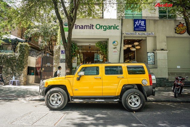 Khủng long Hummer H3 màu vàng siêu hiếm của đại gia Sài Gòn - Ảnh 2. Khủng long Hummer H3 màu vàng siêu hiếm của đại gia Sài Gòn - Ảnh 2.