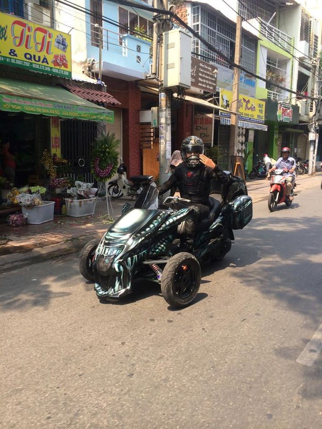 Những lần chơi lớn khiến đám đông Việt Nam trầm trồ của Đức Tào Phớ - Biker vừa tậu Tron Light Cycle tiền tỷ - Ảnh 3.