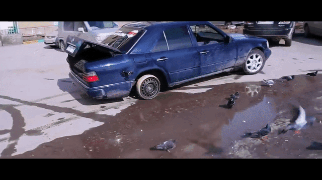 Thay lốp Mercedes bằng 25.000 sợi dây chun và cái kết 'bất ngờ'