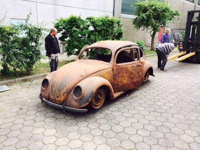 Volkswagen Beetle lâu đời nhất thế giới bị thiêu rụi hoàn toàn nhưng được phục chế đẹp như mới - Ảnh 2. Volkswagen Beetle lâu đời nhất thế giới bị thiêu rụi hoàn toàn nhưng được phục chế đẹp như mới - Ảnh 2.