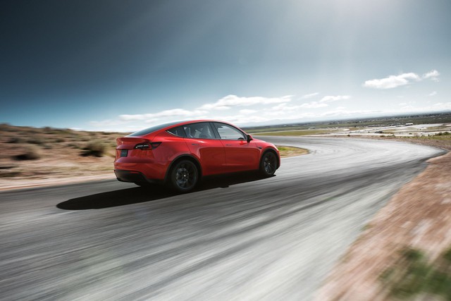 Tesla Model Y chính thức ra mắt: Tham vọng dành khách của Honda CR-V, Hyundai Kona - Ảnh 3.
