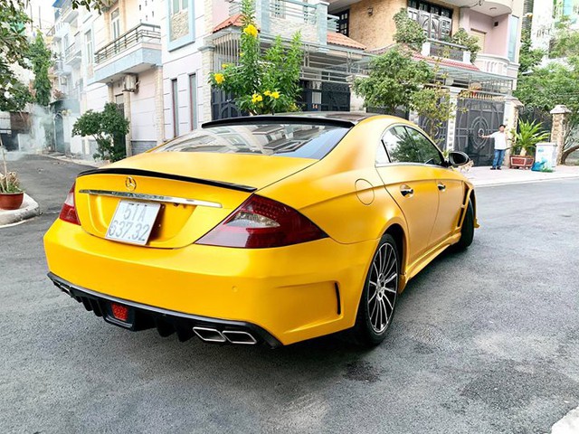 14 năm tuổi, xe dân chơi Mercedes-Benz CLS bán lại rẻ hơn Hyundai Accent cả chục triệu đồng - Ảnh 2. 14 năm tuổi, xe dân chơi Mercedes-Benz CLS bán lại rẻ hơn Hyundai Accent cả chục triệu đồng - Ảnh 2.