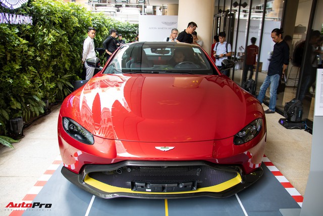 Aston Martin khai trương showroom đầu tiên tại Việt Nam, giá bán xe từ 15 tỷ đồng - Ảnh 5.