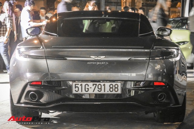 Đại gia Việt mang siêu xe, siêu sang tiền tỷ tới buổi khai trương showroom Aston Martin tại Sài Gòn, có đại gia mang tới cả 3 chiếc - Ảnh 4.