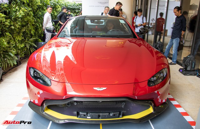 Chi tiết Aston Martin Vantage vừa ra mắt: Mẫu xe 15 tỷ đồng có gì thuyết phục đại gia Việt? - Ảnh 2.