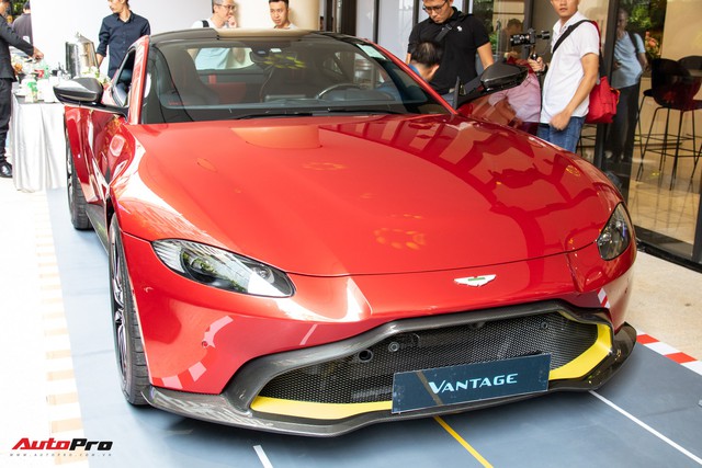 Chi tiết Aston Martin Vantage vừa ra mắt: Mẫu xe 15 tỷ đồng có gì thuyết phục đại gia Việt? - Ảnh 1.