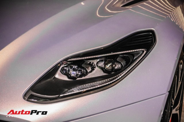 Cận cảnh Aston Martin DB11 V8 của đại gia Vũng Tàu, sở hữu tùy chọn có giá 200 triệu đồng - Ảnh 4.