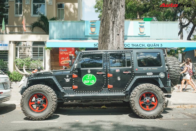 Jeep Wrangler cắm sừng độ độc nhất Việt Nam của đại gia kinh doanh võng xếp - Ảnh 4.