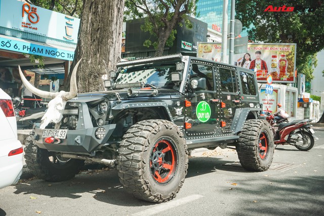 Jeep Wrangler cắm sừng độ độc nhất Việt Nam của đại gia kinh doanh võng xếp - Ảnh 1.