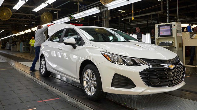 Muốn cứu Chevrolet Cruze khỏi bị khai tử, đại gia tuyên bố mua hàng ngàn xe mỗi năm