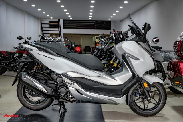 Lô hàng Honda Forza 300 nhập Ý đầu tiên về Việt Nam giá 360 triệu đồng, đã có 9 người đặt mua - Ảnh 4. Lô hàng Honda Forza 300 nhập Ý đầu tiên về Việt Nam giá 360 triệu đồng, đã có 9 người đặt mua - Ảnh 4.