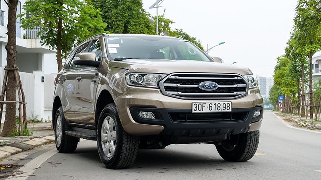 So găng Ford Everest Ambiente 2.0L 4x2 MT và Toyota Fortuner 2.4G 4x2 MT: SUV 7 chỗ nào đáng mua hơn?