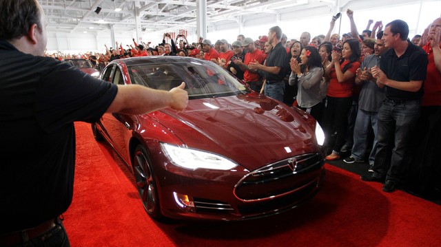 Đã 7 năm trôi qua và các ông lớn hàng đầu thế giới vẫn chậm hơn Tesla ở điểm này