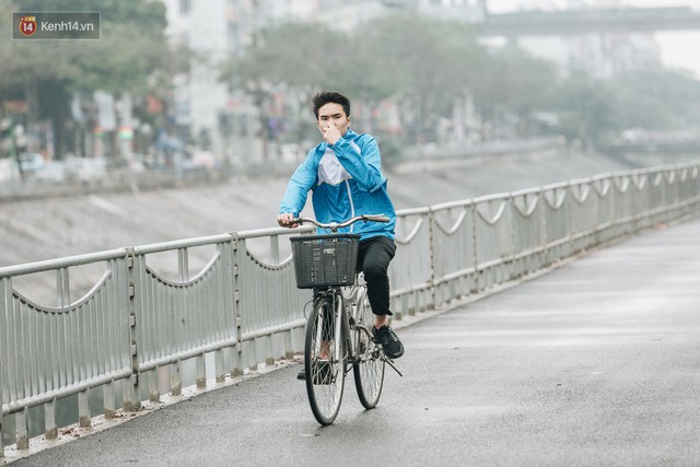 Đường đi bộ ven sông Tô Lịch: Xe máy phi ầm ầm dù có biển cấm, xe đạp vượt 3 hàng rào sắt trong ức chế - Ảnh 21.