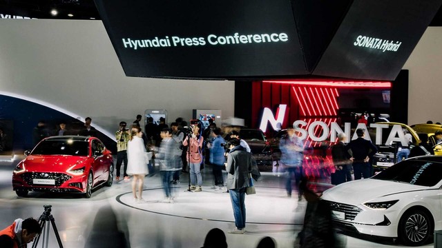 2 phiên bản tăng áp, hybrid của Hyundai Sonata ra mắt tại triển lãm Seoul - Ảnh 1.