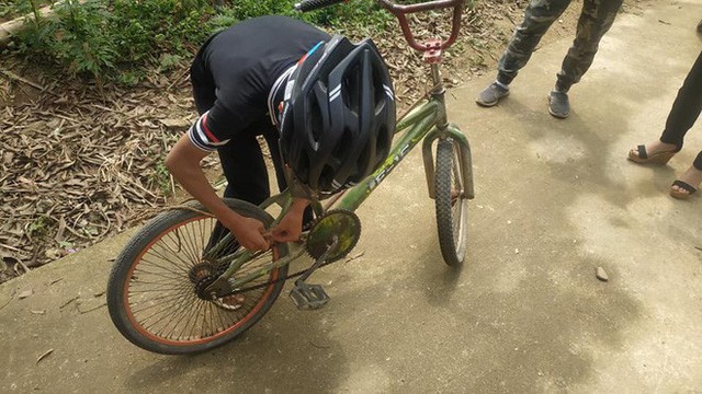Cậu bé 13 tuổi được tặng xe đạp mới sau câu chuyện vượt 100 km xuống Hà Nội thăm em trai - Ảnh 2.