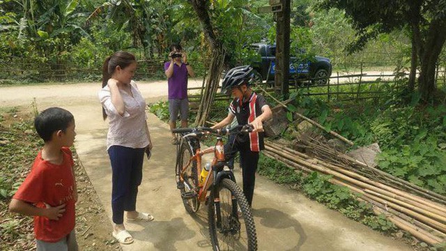 Cậu bé 13 tuổi được tặng xe đạp mới sau câu chuyện vượt 100 km xuống Hà Nội thăm em trai - Ảnh 8.